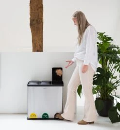 Homra STEPHS Afvalscheiding Prullenbak Met 3 Vakken - 3 X 20L Inhoud - Trio Pedaalemmer - 60 Liter - Vingerafdrukvrij - Vuilafstotend - Anti-slip - Hoogwaardig RVS - Duurzaam ABS Kunststof - RVS - Hygiënisch Recyclen - Afvalscheidingsprullenbak -Mepal shop 1108x1200 2