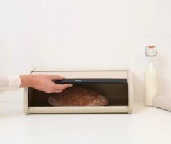 Brabantia Broodtrommel - Met Schuifdeksel - Soft Beige -Mepal shop 1200x1012 1