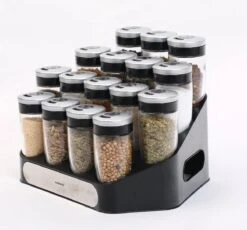 Merkloos Decopatent® Kruidenrek Incl. 16 Glazen Kruiden Potjes - Rvs Strooideksel - Staand Kruiden & Specerijen Rek - Kruidenpotjes Glas -Mepal shop 1200x1116 8