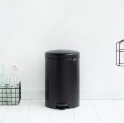 Brabantia NewIcon Prullenbak - 20 L - Matt Black 24 Brabantia NewIcon Prullenbak - 20 L - Matt Black -Mepal shop 1200x1190 10