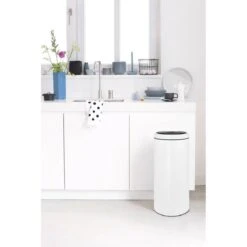 Brabantia Touch Bin Flat Top 30 L - Wit Prullenbak -Mepal shop 1200x1200 1194