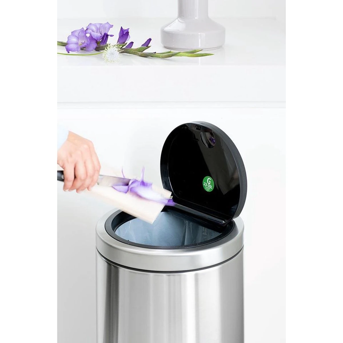Brabantia Touch Bin Flat Top - 30 Liter - Matt Steel 4 Brabantia Touch Bin Flat Top - 30 Liter - Matt Steel - Afbeelding 2