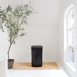 Homra FONIX Sensor Prullenbak Zwart 50 Liter - Automatische Soft Close Deksel - 50L - Zwarte Afvalemmer - Infrarood Sensor - Vuilnisbak Met Elektrische Deksel - Sensorbediening - Vingerafdrukvrij - Vuilafstotend - Zwarte Keuken En Kantoor Vuilbak -Mepal shop 1200x1200 1212