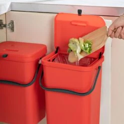 Homra Wall-up Prullenbak | Inbouwprullenbak Ophangbaar Met Plakstrip | GFT Vuilbak | Werkblak Afvalbak | Draagbare Vuilnisemmer | 12L Inhoud | Rood -Mepal shop 1200x1200 1243