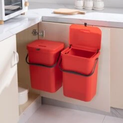 Homra Wall-up Prullenbak | Inbouwprullenbak Ophangbaar Met Plakstrip | GFT Vuilbak | Werkblak Afvalbak | Draagbare Vuilnisemmer | 12L Inhoud | Rood -Mepal shop 1200x1200 1250