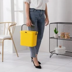 Homra Wall-up Prullenbak | Inbouwprullenbak Ophangbaar Met Plakstrip | GFT Vuilbak | Werkblak Afvalbak | Draagbare Vuilnisemmer | 8L Inhoud | Geel -Mepal shop 1200x1200 1267