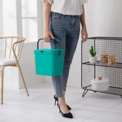 Homra Wall-up Prullenbak | Inbouwprullenbak Ophangbaar Met Plakstrip | GFT Vuilbak | Werkblak Afvalbak | Draagbare Vuilnisemmer | 8L Inhoud | Groen -Mepal shop 1200x1200 1284