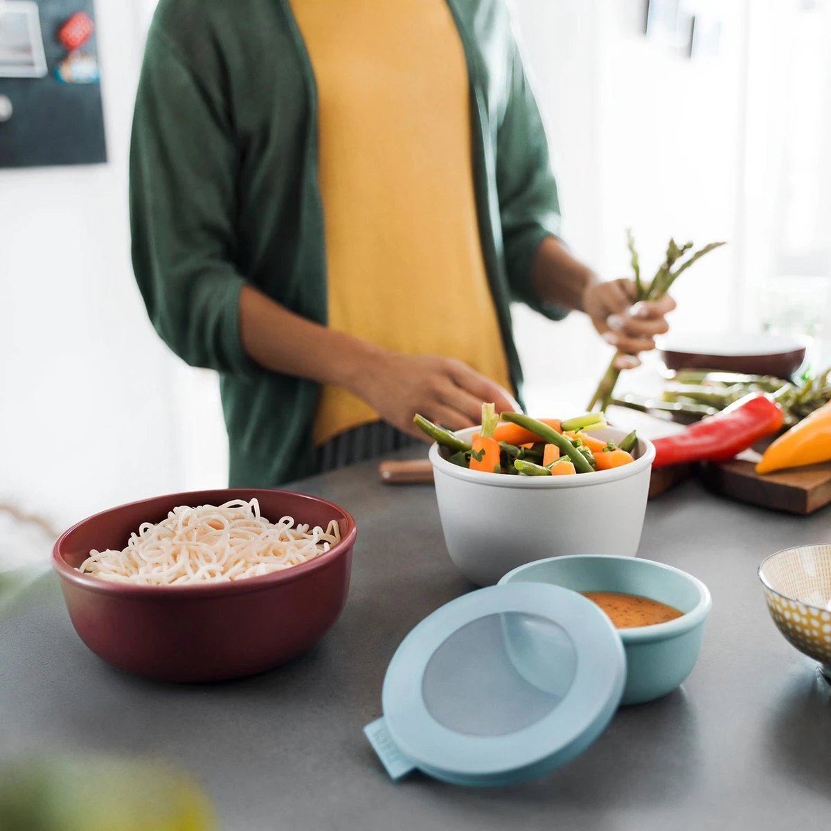 Mepal - Multikom Cirqula 4-delige Set (350 + 750 + 1250 + 2250 Ml) - Mag In De Vriezer, Magnetron En Vaatwasser – Nordic White – Meal Prep Bakjes - Bewaardozen Met Deksel 6 Mepal - Multikom Cirqula 4-delige Set (350 + 750 + 1250 + 2250 Ml) - Mag In De Vriezer, Magnetron En Vaatwasser – Nordic White – Meal Prep Bakjes - Bewaardozen Met Deksel - Afbeelding 4