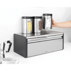 Brabantia Broodtrommel - Met Klepdeksel - Matt Steel Fingerprint Proof / Matt Black -Mepal shop 1200x1200 1761