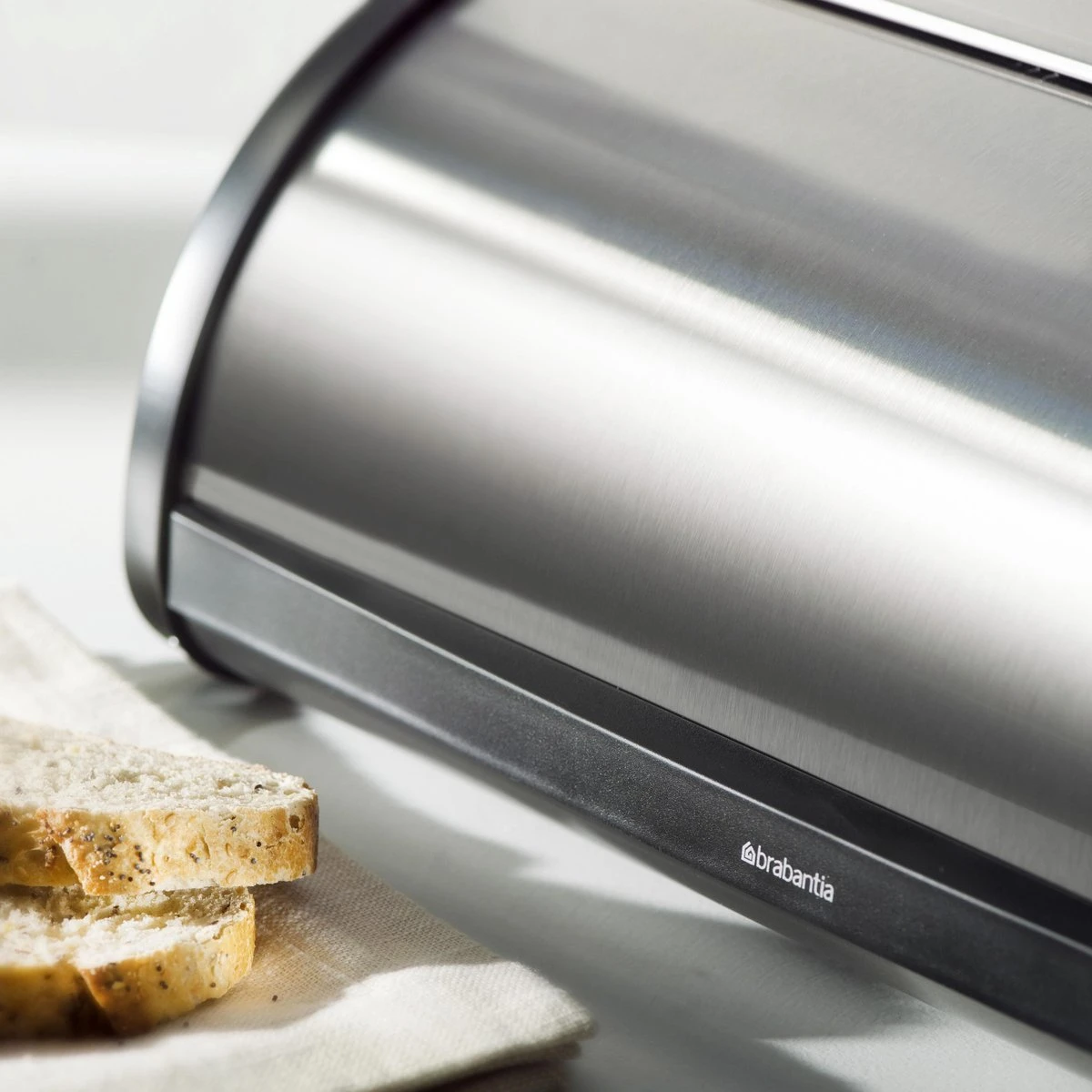 Brabantia Broodtrommel - Met Schuifdeksel - Matt Steel Fingerprint Proof 5 Brabantia Broodtrommel - Met Schuifdeksel - Matt Steel Fingerprint Proof - Afbeelding 3