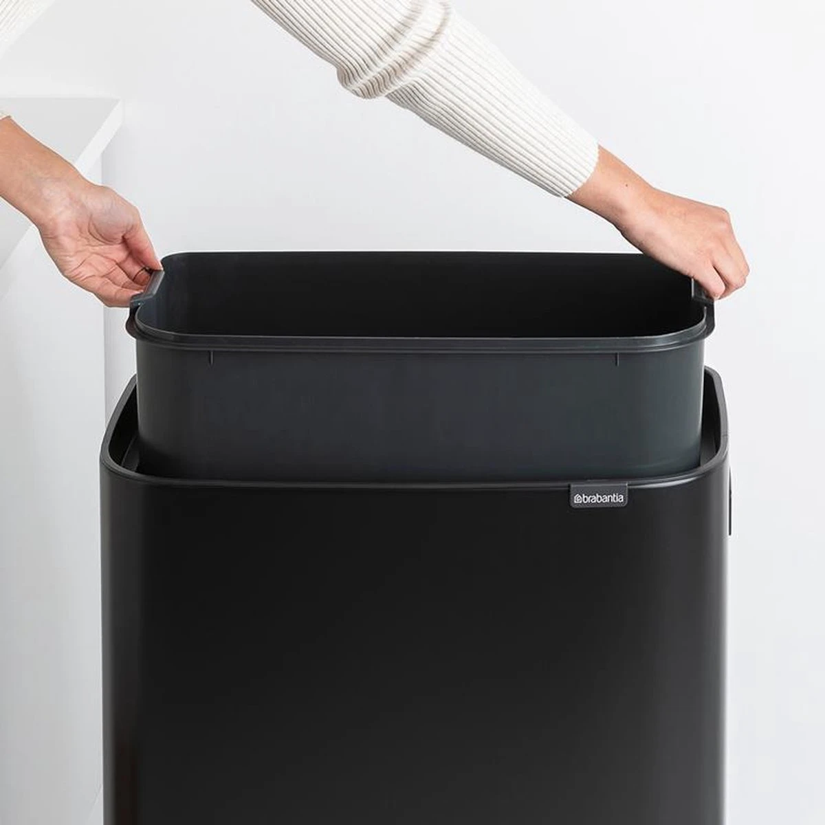 Brabantia - Bo Touch Bin Hi 60 L Matt Black 6 Brabantia - Bo Touch Bin Hi 60 L Matt Black - Afbeelding 5