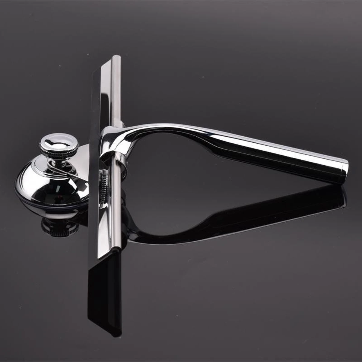 Douchewisser Inclusief Ophanghaak Met Zuignap - Douchewisser Badkamer - Raamtrekker - Douche Trekker - Raamwisser Douche - Douchetrekker - Douche Wisser - Ramen Schoonmaken - Chrome 4 Douchewisser Inclusief Ophanghaak Met Zuignap - Douchewisser Badkamer - Raamtrekker - Douche Trekker - Raamwisser Douche - Douchetrekker - Douche Wisser - Ramen Schoonmaken - Chrome - Afbeelding 2