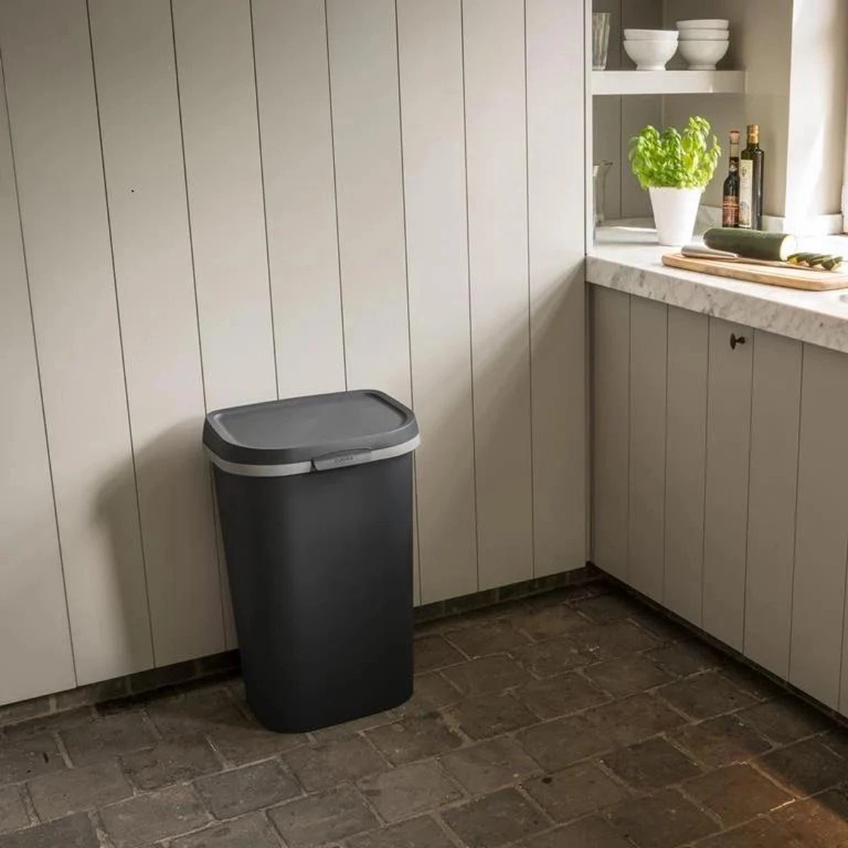 Curver Mistral Flat Prullenbak - 50L - Antraciet 8 Curver Mistral Flat Prullenbak - 50L - Antraciet - Afbeelding 6