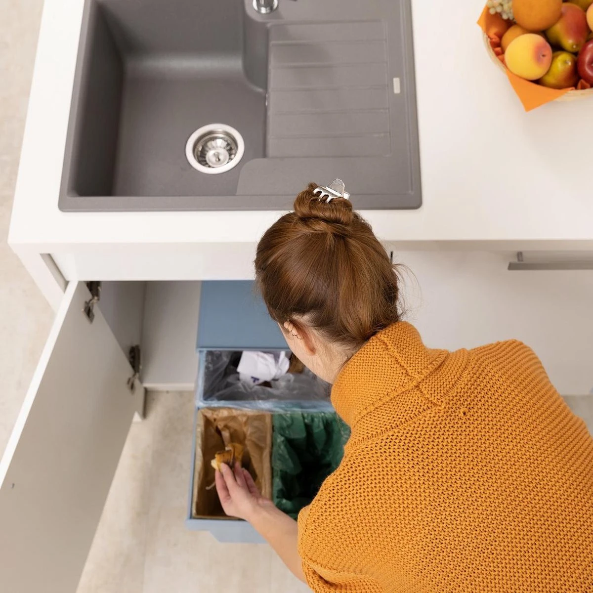 Relaxdays Inbouw Prullenbak Keuken - Uitschuifbare Vuilnissysteem - 3 Vakken - Grijs 5 Relaxdays Inbouw Prullenbak Keuken - Uitschuifbare Vuilnissysteem - 3 Vakken - Grijs - Afbeelding 3