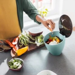 Mepal - Afvalbakje Calypso - Afvalbakje Voor Op Het Aanrecht - 2.2 Liter - Wit - Grote Vulopening - Gemakkelijk Te Reinigeren -Mepal shop 1200x1200 597