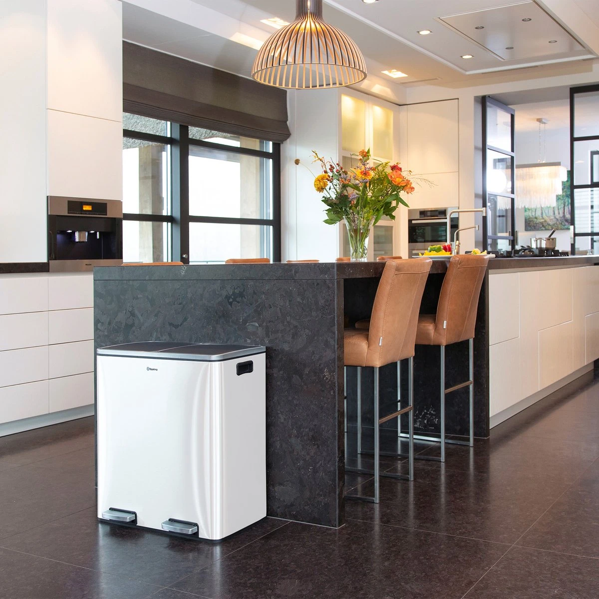 Afvalscheidingsprullenbak 2 Vakken Wit – 60 L (2x30 Liter) Pedaalemmer Homra QUICKX – Design Duo Afvalemmer RVS - Afval Scheiden - Recycle Afvalbak - Hygiënisch Pedaal - Dubbele Vuilnisbak - Keuken Vuilbak - Kantoor Prullenbak 8 Afvalscheidingsprullenbak 2 Vakken Wit – 60 L (2x30 Liter) Pedaalemmer Homra QUICKX – Design Duo Afvalemmer RVS - Afval Scheiden - Recycle Afvalbak - Hygiënisch Pedaal - Dubbele Vuilnisbak - Keuken Vuilbak - Kantoor Prullenbak - Afbeelding 6