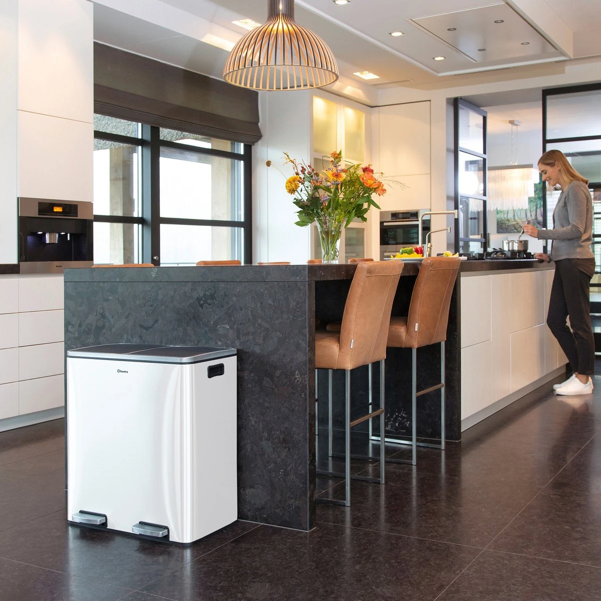 Afvalscheidingsprullenbak 2 Vakken Wit – 60 L (2x30 Liter) Pedaalemmer Homra QUICKX – Design Duo Afvalemmer RVS - Afval Scheiden - Recycle Afvalbak - Hygiënisch Pedaal - Dubbele Vuilnisbak - Keuken Vuilbak - Kantoor Prullenbak 9 Afvalscheidingsprullenbak 2 Vakken Wit – 60 L (2x30 Liter) Pedaalemmer Homra QUICKX – Design Duo Afvalemmer RVS - Afval Scheiden - Recycle Afvalbak - Hygiënisch Pedaal - Dubbele Vuilnisbak - Keuken Vuilbak - Kantoor Prullenbak - Afbeelding 7