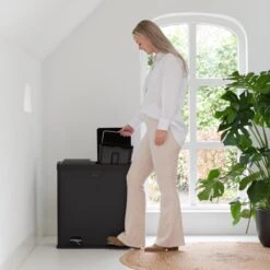 Homra NEVIQ Afvalscheiding Prullenbak Met 2 Vakken - 2 X 30 L Inhoud - Duo Pedaalemmer In Mat Zwart - 2-vaks Afvalemmer 60 Liter - Hoogwaardig RVS - Pedaal Vuilbak - Hygiënisch Afval Scheiden - Zwarte Duo Prullenbak - Dubbele Vuilnisbak 35 Homra NEVIQ Afvalscheiding Prullenbak Met 2 Vakken - 2 X 30 L Inhoud - Duo Pedaalemmer In Mat Zwart - 2-vaks Afvalemmer 60 Liter - Hoogwaardig RVS - Pedaal Vuilbak - Hygiënisch Afval Scheiden - Zwarte Duo Prullenbak - Dubbele Vuilnisbak -Mepal shop 1200x1200 717