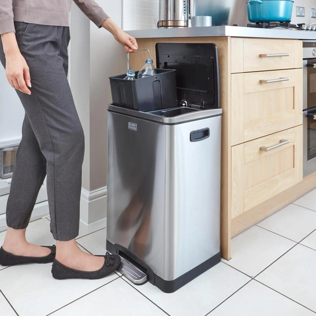 Black & Decker BLACK+DECKER Pedaalemmer RVS - Inhoud 2x20L - Soft Close - Moderne Prullenbak 11 Black & Decker BLACK+DECKER Pedaalemmer RVS - Inhoud 2x20L - Soft Close - Moderne Prullenbak - Afbeelding 9