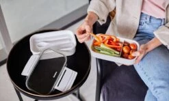 Homra Lunchbox STAQS Grey - Bento Box - 2 Laags Broodtrommel - 3 Compartimenten - Grijs - Lunch To Go - Duurzaam Kunststof - BPA Vrij - 3 Vaks Lunchtrommel Voor Volwassenen - Inclusief Bestek - Magnetron, Diepvries, Vaatwasser Bestendig - Vers Houden -Mepal shop 1200x720 16