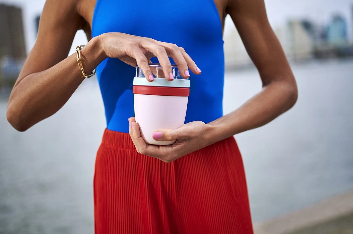 Mepal – Limited Edition Lunchpot Ellipse – Praktische Muesli Beker To Go – Strawberry Vibe – Geschikt Voor Vriezer, Magnetron En Vaatwasser - Onbeperkt Genieten 4 Mepal – Limited Edition Lunchpot Ellipse – Praktische Muesli Beker To Go – Strawberry Vibe – Geschikt Voor Vriezer, Magnetron En Vaatwasser - Onbeperkt Genieten - Afbeelding 2