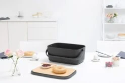 Brabantia Nic Broodtrommel - Met Bamboe Deksel - Dark Grey 29 Brabantia Nic Broodtrommel - Met Bamboe Deksel - Dark Grey -Mepal shop 1200x799 110