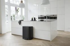 Brabantia Bo Prullenbak - 2 X 30 L - Met 80 Vuilniszakken - Matt Black -Mepal shop 1200x799 58