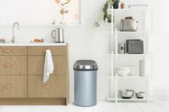 Brabantia Touch Bin Prullenbak - 60 L - Metallic Mint / Matt Steel Fingerprint Proof Deksel -Mepal shop 1200x799 81
