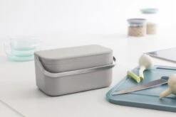 Brabantia SinkSide Afvalbakje Aanrecht - 1,8 Liter - Mid Grey 18 Brabantia SinkSide Afvalbakje Aanrecht - 1,8 Liter - Mid Grey -Mepal shop 1200x800 102