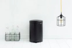 Brabantia NewIcon Prullenbak - 20 L - Matt Black 25 Brabantia NewIcon Prullenbak - 20 L - Matt Black -Mepal shop 1200x800 137