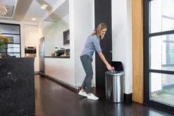 Homra LUX Prullenbak Met Sensor - Automatische Soft Close Deksel - 50 L - Hoogwaardig RVS - 50 Liter Vuilbak - Infrarood Bewegingssensor - Hygiënische Vuilnisbak - Vingerafdruk Bestendig - Sensor Prullenbak 21 Homra LUX Prullenbak Met Sensor - Automatische Soft Close Deksel - 50 L - Hoogwaardig RVS - 50 Liter Vuilbak - Infrarood Bewegingssensor - Hygiënische Vuilnisbak - Vingerafdruk Bestendig - Sensor Prullenbak -Mepal shop 1200x800 142