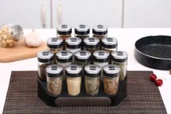 Merkloos Decopatent® Kruidenrek Incl. 16 Glazen Kruiden Potjes - Rvs Strooideksel - Staand Kruiden & Specerijen Rek - Kruidenpotjes Glas -Mepal shop 1200x800 250