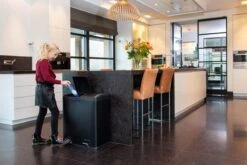 Homra NEVIQ Afvalscheiding Prullenbak Met 2 Vakken - 2 X 30 L Inhoud - Duo Pedaalemmer In Mat Zwart - 2-vaks Afvalemmer 60 Liter - Hoogwaardig RVS - Pedaal Vuilbak - Hygiënisch Afval Scheiden - Zwarte Duo Prullenbak - Dubbele Vuilnisbak 25 Homra NEVIQ Afvalscheiding Prullenbak Met 2 Vakken - 2 X 30 L Inhoud - Duo Pedaalemmer In Mat Zwart - 2-vaks Afvalemmer 60 Liter - Hoogwaardig RVS - Pedaal Vuilbak - Hygiënisch Afval Scheiden - Zwarte Duo Prullenbak - Dubbele Vuilnisbak -Mepal shop 1200x800 69