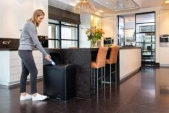 Homra NEVIQ Afvalscheiding Prullenbak Met 2 Vakken - 2 X 30 L Inhoud - Duo Pedaalemmer In Mat Zwart - 2-vaks Afvalemmer 60 Liter - Hoogwaardig RVS - Pedaal Vuilbak - Hygiënisch Afval Scheiden - Zwarte Duo Prullenbak - Dubbele Vuilnisbak 27 Homra NEVIQ Afvalscheiding Prullenbak Met 2 Vakken - 2 X 30 L Inhoud - Duo Pedaalemmer In Mat Zwart - 2-vaks Afvalemmer 60 Liter - Hoogwaardig RVS - Pedaal Vuilbak - Hygiënisch Afval Scheiden - Zwarte Duo Prullenbak - Dubbele Vuilnisbak -Mepal shop 1200x800 71