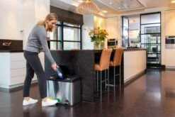 Homra STEPHS Afvalscheiding Prullenbak Met 3 Vakken - 3 X 15L Inhoud - Trio Pedaalemmer - 45 Liter - Vingerafdrukvrij - Vuilafstotend - Anti-slip - Hoogwaardig RVS - Duurzaam ABS Kunststof - RVS - Hygiënisch Recyclen - Afvalscheidingsprullenbak -Mepal shop 1200x800 73