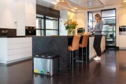 Homra STEPHS Afvalscheiding Prullenbak Met 3 Vakken - 3 X 15L Inhoud - Trio Pedaalemmer - 45 Liter - Vingerafdrukvrij - Vuilafstotend - Anti-slip - Hoogwaardig RVS - Duurzaam ABS Kunststof - RVS - Hygiënisch Recyclen - Afvalscheidingsprullenbak -Mepal shop 1200x800 75