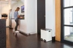 Homra BLINQ Afvalscheiding Prullenbak Met 2 Vakken - 2 X 15 L Inhoud - Duo Pedaalemmer Wit - Afvalemmer 30 Liter - Recycle Afvalbak - Witte Afvalscheidingsprullenbak - Hygiënisch Afval Scheiden - Keuken Vuilbak - Kantoor 23 Homra BLINQ Afvalscheiding Prullenbak Met 2 Vakken - 2 X 15 L Inhoud - Duo Pedaalemmer Wit - Afvalemmer 30 Liter - Recycle Afvalbak - Witte Afvalscheidingsprullenbak - Hygiënisch Afval Scheiden - Keuken Vuilbak - Kantoor -Mepal shop 1200x800 85
