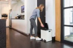 Homra BLINQ Afvalscheiding Prullenbak Met 2 Vakken - 2 X 15 L Inhoud - Duo Pedaalemmer Wit - Afvalemmer 30 Liter - Recycle Afvalbak - Witte Afvalscheidingsprullenbak - Hygiënisch Afval Scheiden - Keuken Vuilbak - Kantoor 24 Homra BLINQ Afvalscheiding Prullenbak Met 2 Vakken - 2 X 15 L Inhoud - Duo Pedaalemmer Wit - Afvalemmer 30 Liter - Recycle Afvalbak - Witte Afvalscheidingsprullenbak - Hygiënisch Afval Scheiden - Keuken Vuilbak - Kantoor -Mepal shop 1200x800 86