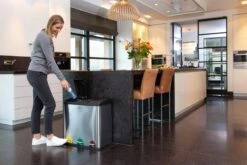 Homra STEPHS Afvalscheiding Prullenbak Met 3 Vakken - 3 X 20L Inhoud - Trio Pedaalemmer - 60 Liter - Vingerafdrukvrij - Vuilafstotend - Anti-slip - Hoogwaardig RVS - Duurzaam ABS Kunststof - RVS - Hygiënisch Recyclen - Afvalscheidingsprullenbak -Mepal shop 1200x800 92