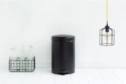 Brabantia NewIcon Prullenbak - 20 L - Matt Black 17 Brabantia NewIcon Prullenbak - 20 L - Matt Black -Mepal shop 1200x801 8