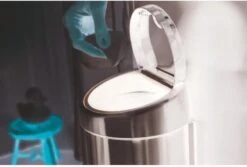 Brabantia Touch Bin Prullenbak - 3 L - Matt Steel -Mepal shop 1200x812 4