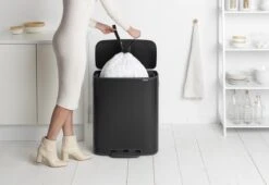 Brabantia Bo Prullenbak - 60 L - Met 80 Vuilniszakken - Matt Black -Mepal shop 1200x828 7