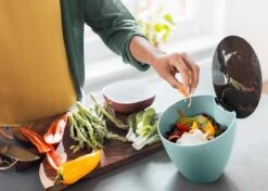 Mepal – Afvalbakje Calypso – Afvalbakje Voor Op Het Aanrecht - 2.2 Liter – Zilver – Grote Vulopening – Gemakkelijk Te Reinigen -Mepal shop 1200x853