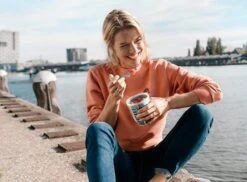 Mepal – Fruit-& Veggie Pot Ellipse – Fruitbox Voor Onderweg - Nordic Denim – Voorzien Van Vergietje En RVS Vorkje -Mepal shop 1200x884 3