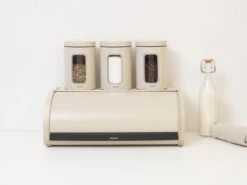 Brabantia Broodtrommel - Met Schuifdeksel - Soft Beige -Mepal shop 1200x900 169