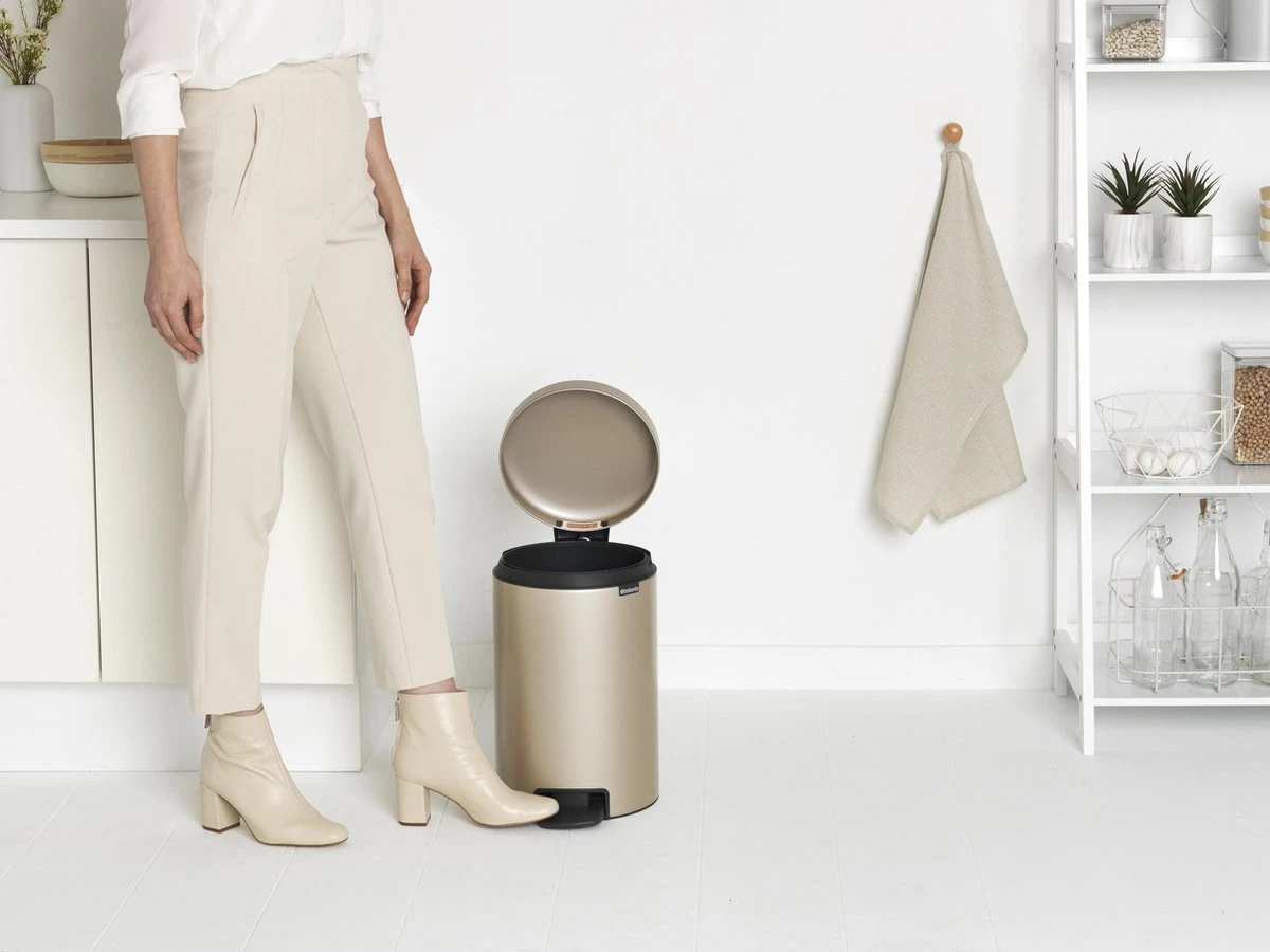 Brabantia NewIcon Prullenbak - 12 L - Metallic Gold 11 Brabantia NewIcon Prullenbak - 12 L - Metallic Gold - Afbeelding 9