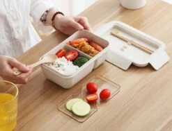 BentoBros® Duurzame Bento Box - Broodtrommel - Lunchtrommel - Lunchbox - Lunchset Voor Kinderen - Brooddoos - Duurzaam Hout - Inclusief Bestek - Voor Volwassenen En Kinderen - 0,85 Liter - Geschikt Voor Magnetron, Vriezer En Vaatwasser - Beige 11 BentoBros® Duurzame Bento Box - Broodtrommel - Lunchtrommel - Lunchbox - Lunchset Voor Kinderen - Brooddoos - Duurzaam Hout - Inclusief Bestek - Voor Volwassenen En Kinderen - 0,85 Liter - Geschikt Voor Magnetron, Vriezer En Vaatwasser - Beige -Mepal shop 1200x920 11