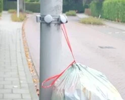 Merkloos Kroonring - Afvalzak Houder - Zakhouder - Lantaarnpaal Ring - Ophangbeugel Afvalzak - PMD Afvalzakken Ring - -Mepal shop 1200x961