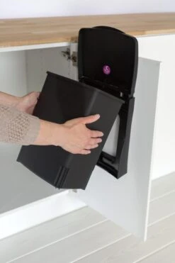 Brabantia Built-in-Bin Prullenbak - 10 L - Black 25 Brabantia Built-in-Bin Prullenbak - 10 L - Black -Mepal shop 799x1200 11