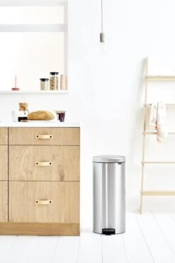 Brabantia NewIcon Prullenbak - 30 L - Matt Steel -Mepal shop 799x1200 24